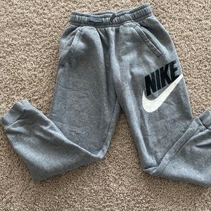 Big boys Nike Pants Size Medium 8/10